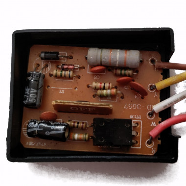 Сенсорний перемикач для 220 вольт для ламп, бра в корпусі (вмик. вимк.) до 300 Вт
